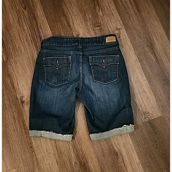 Levis Womens Jean Shorts Slender Bootcut 526 Size 8 Medium Wash Denim - Picture 2 of 10
